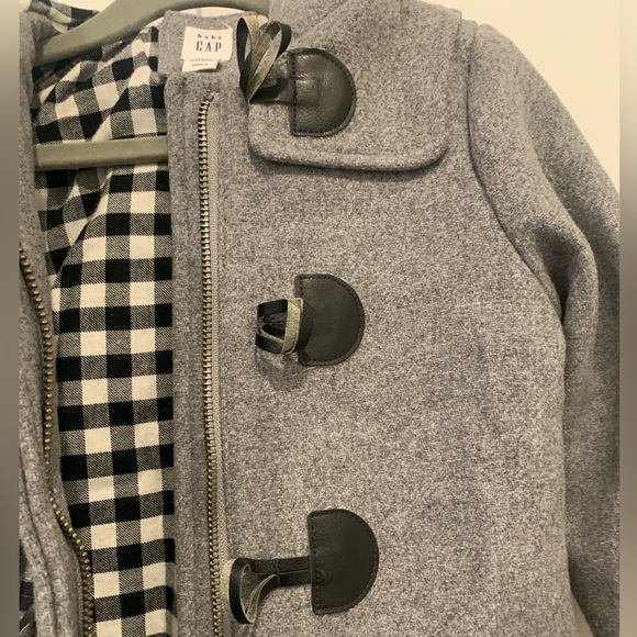 Gap girls grey pea coat with black and white checkered lining. Size 4. - Picture 4 of 6